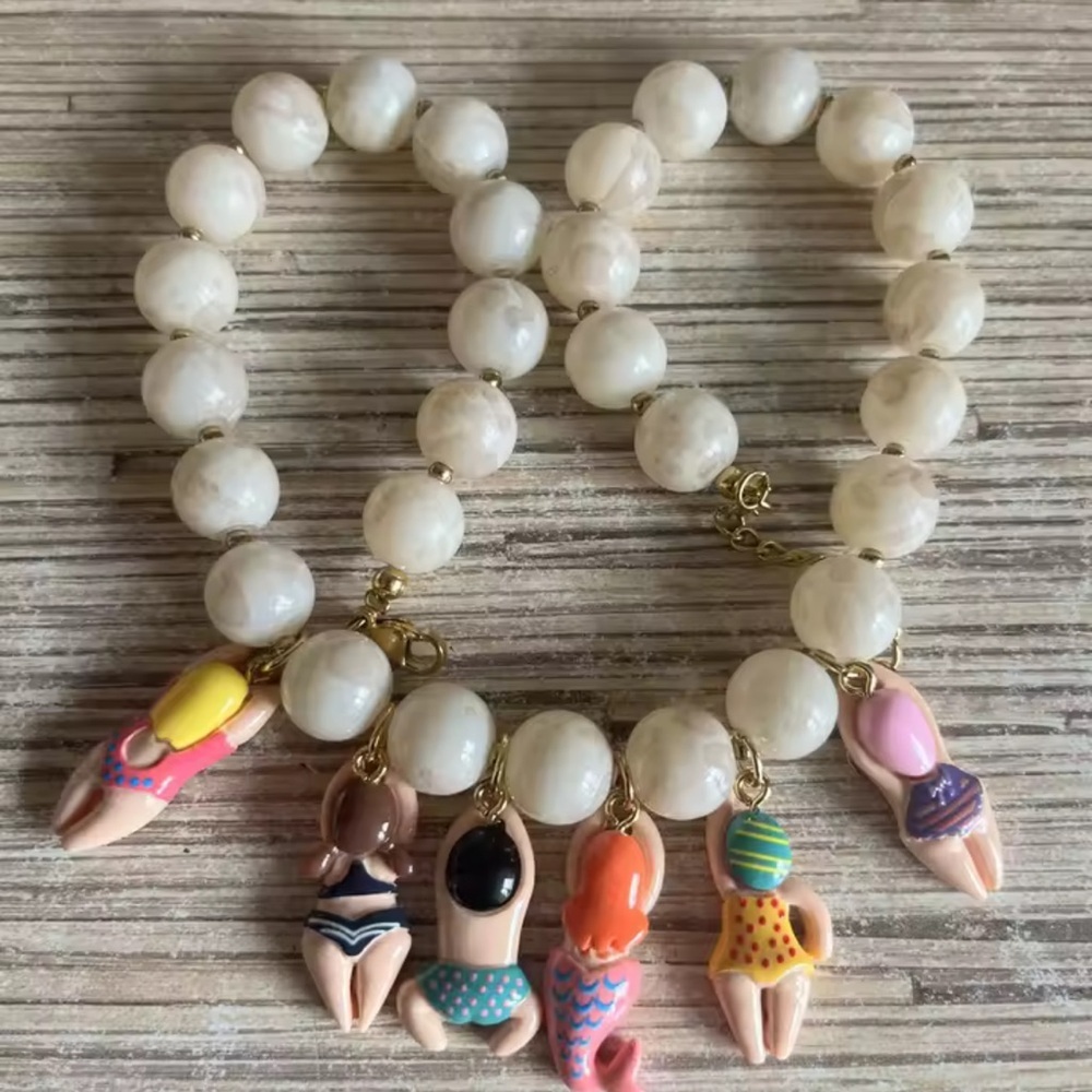 Beach Babes Beaded Charm Necklace - Picture 4 of 16